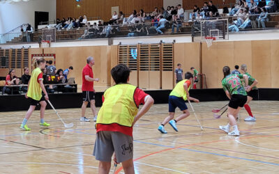Hamerlinger:innen überzeugen bei den Floorball- Landesschulmeisterschaft 2025
